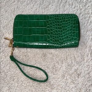 💚 🆕 A New Day Emerald Green Crocodile-Textured Wallet